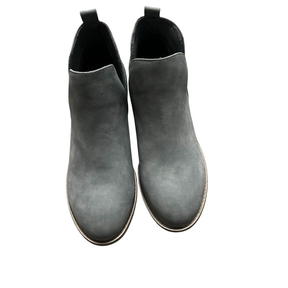 NWT VEPOSE Women's Grey Ankle Cutout Low Chunky Heels Size 8.5 - Picture 2 of 5